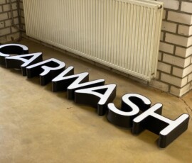 lichtreclame op aluminium koker